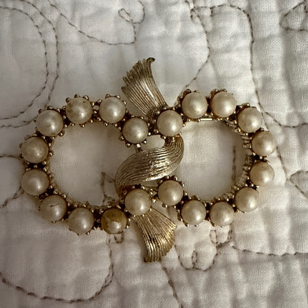 Vintage Coro faux pearl brooch